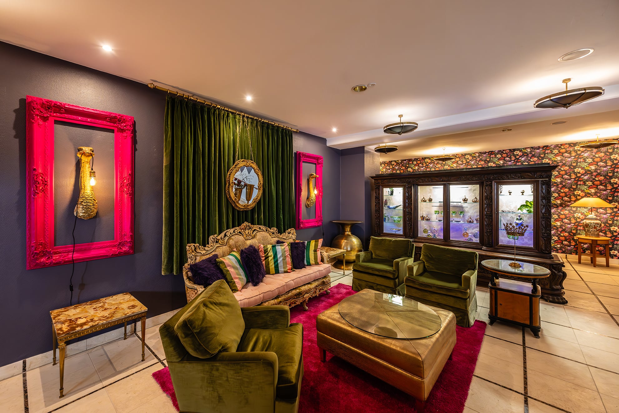 Empfangsbereich mit Sitzgelegenheiten zum Entspannen im Elbschlösschen Rathen, Sächsische Schweiz